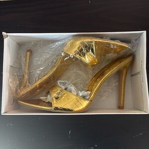 SHEIN Metallic Gold Stiletto Heels
Size - 9.5US